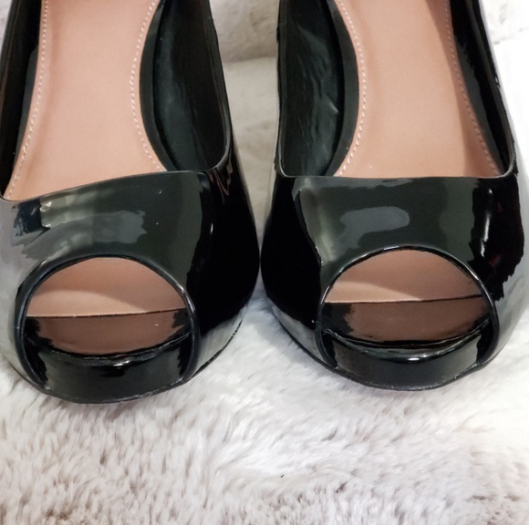 Vince Camuto black peep toe heels - Picture 3 of 8